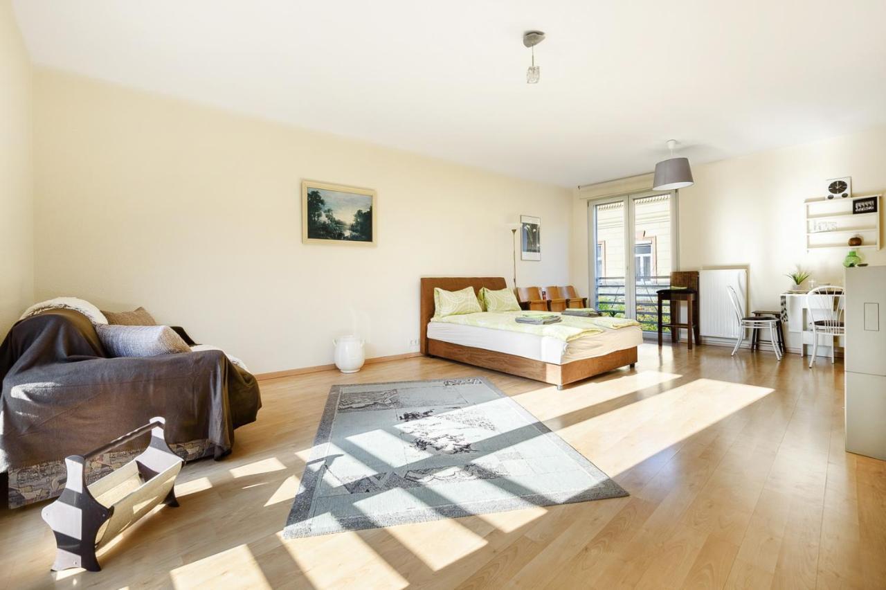 Sunny Side Apartment