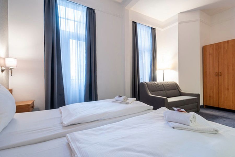 Hotel East 4*