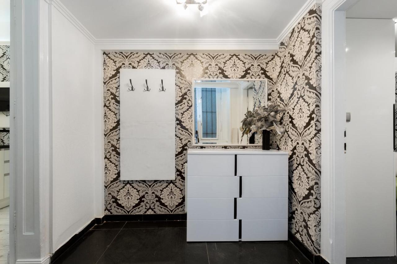 The Fashion Street Apartment *