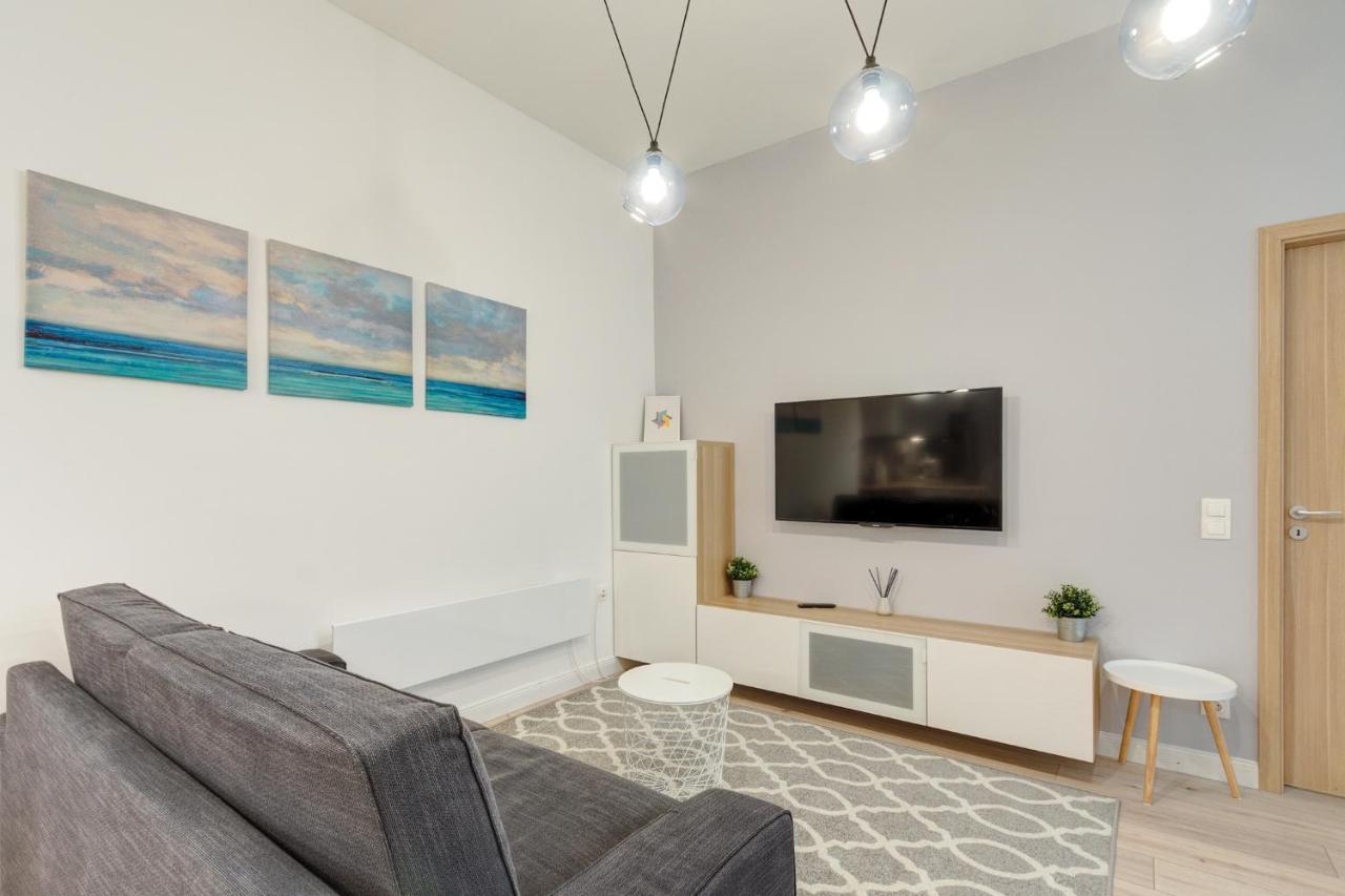 Rozsa Apartment *