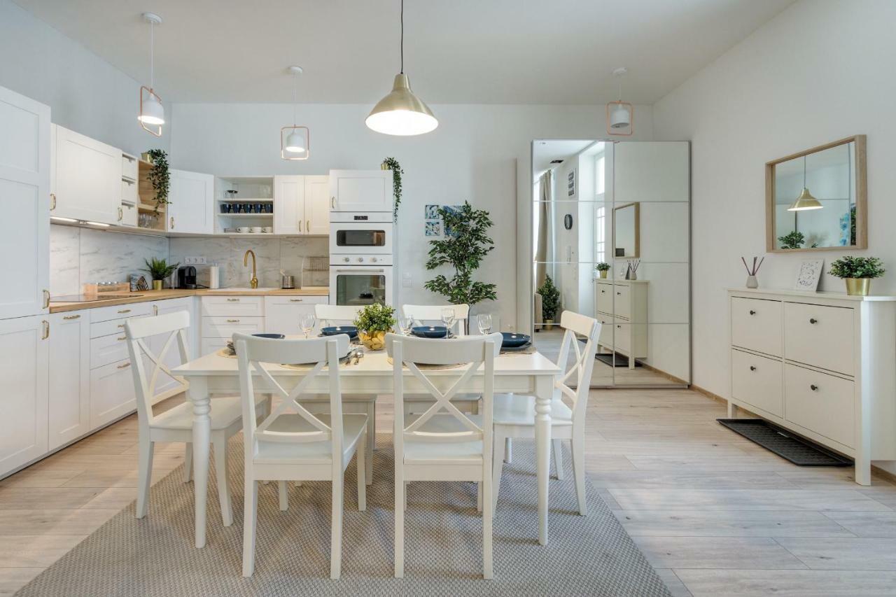 Rozsa Apartment *
