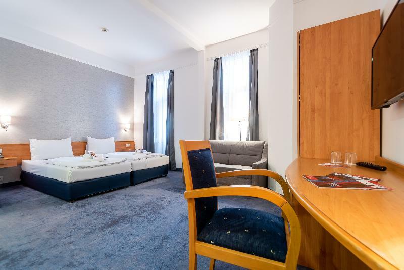 Hotel East