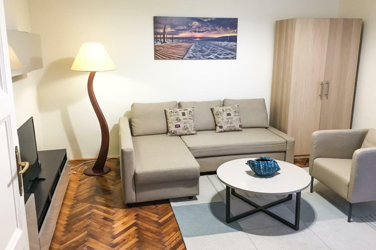 Kingdom & Car Parking On-site & Aircon & Quiet & Family Friendly Apartamento *