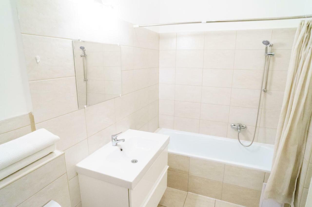 Apartamento Kingdom & Car Parking On-site & Aircon & Quiet & Family Friendly *
