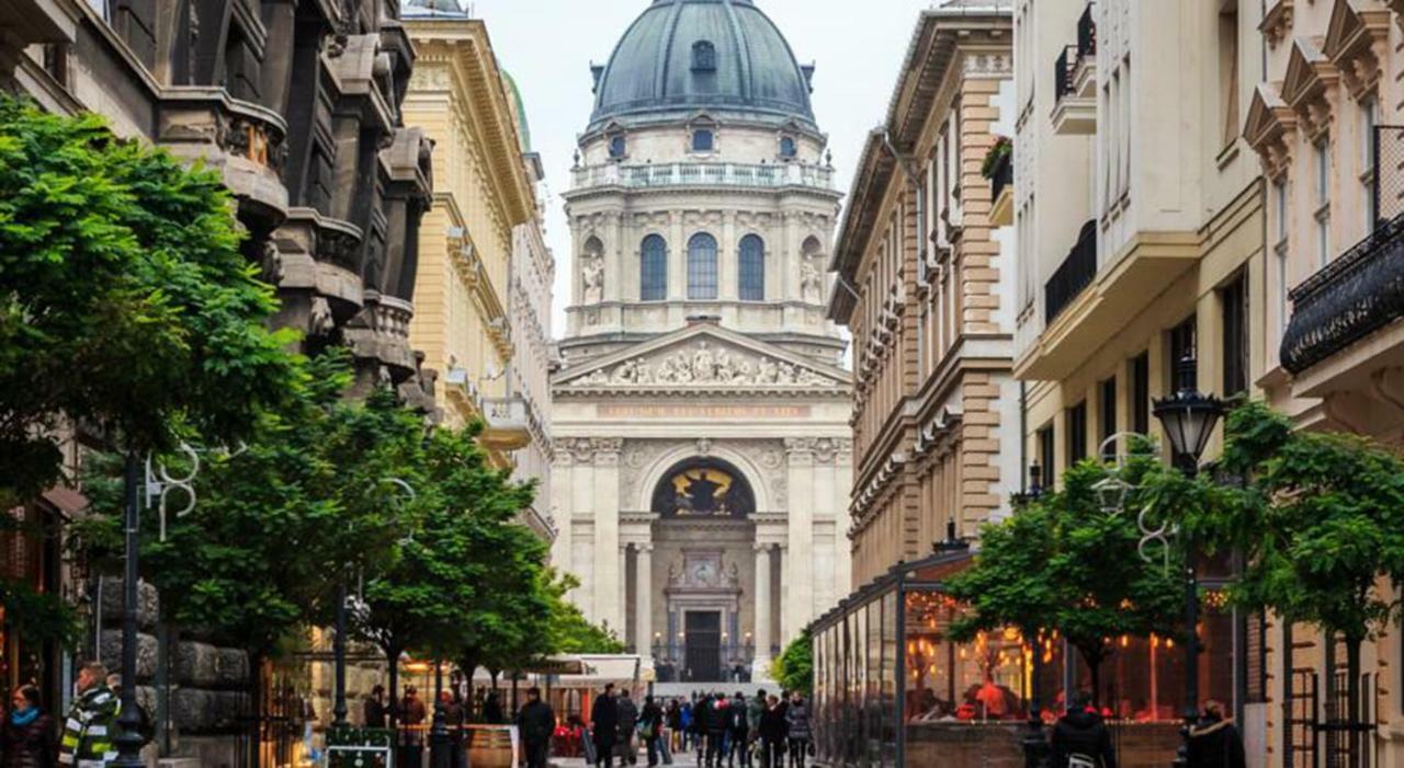 Kingdom & Car Parking On-site & Aircon & Quiet & Family Friendly Budapest