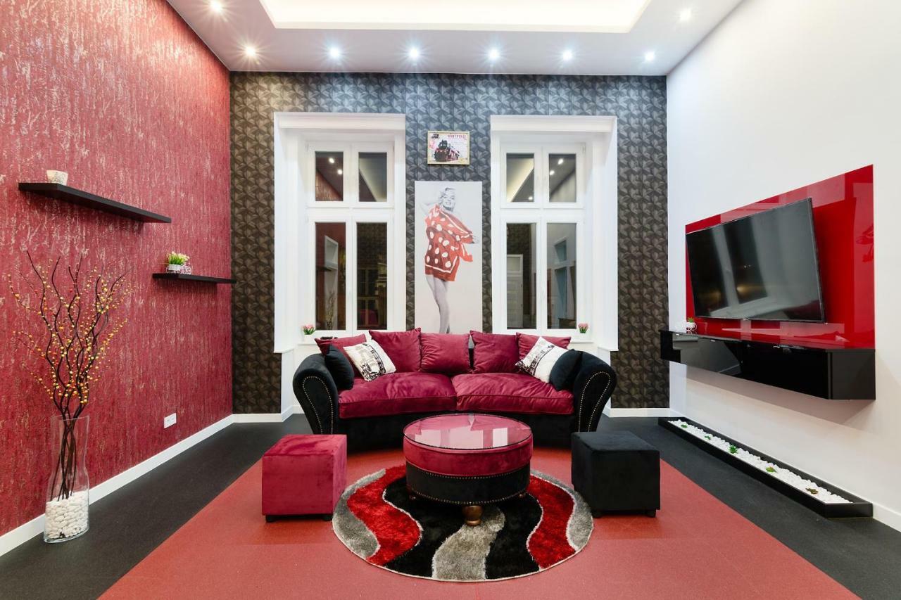 Red Passion Deluxe At Gozsdu Budapest