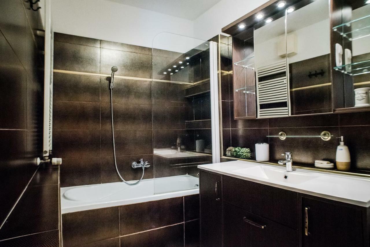 Hollo - Private Garage - A/c Apartment