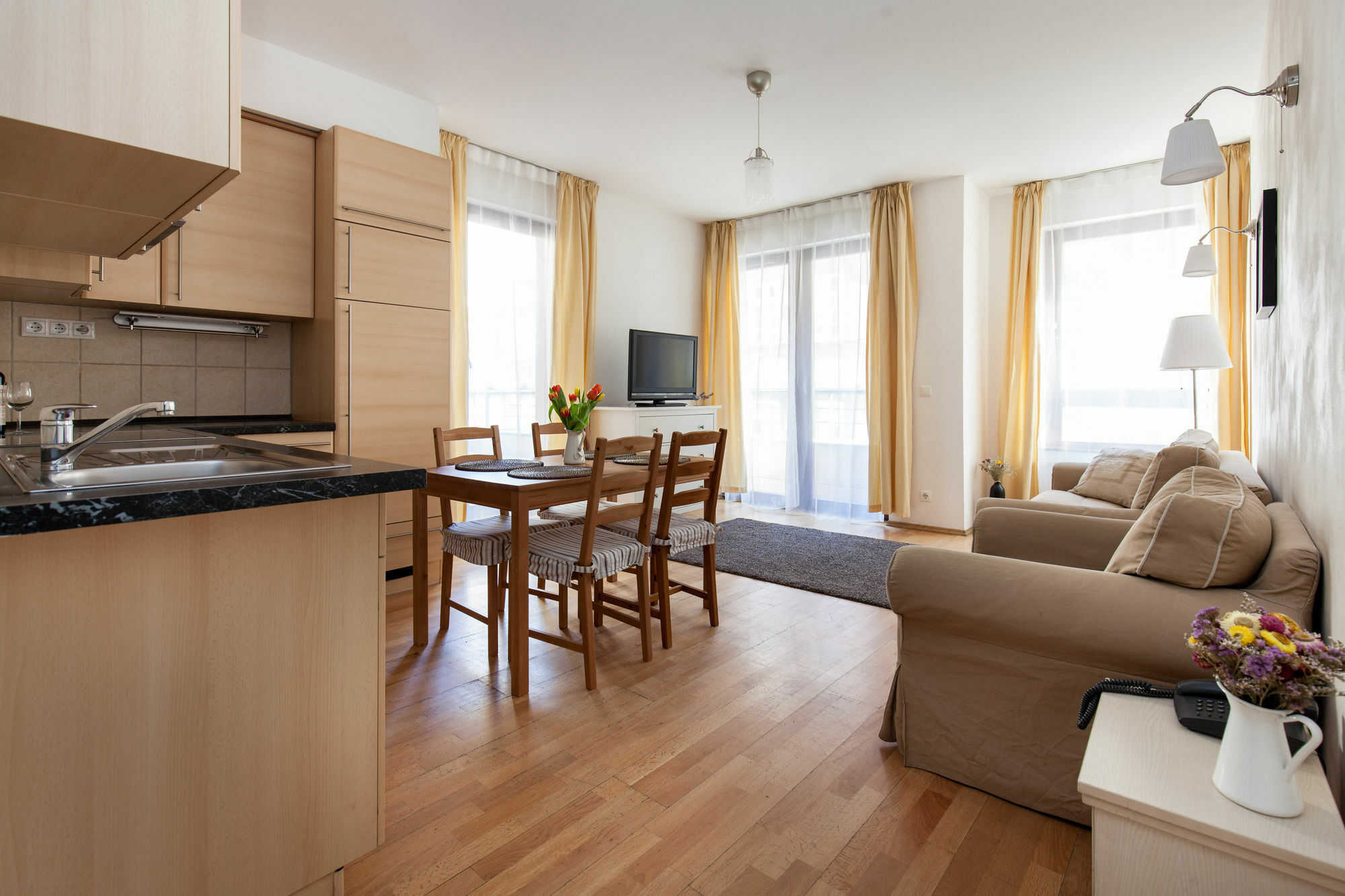 Town Hall Apartment *