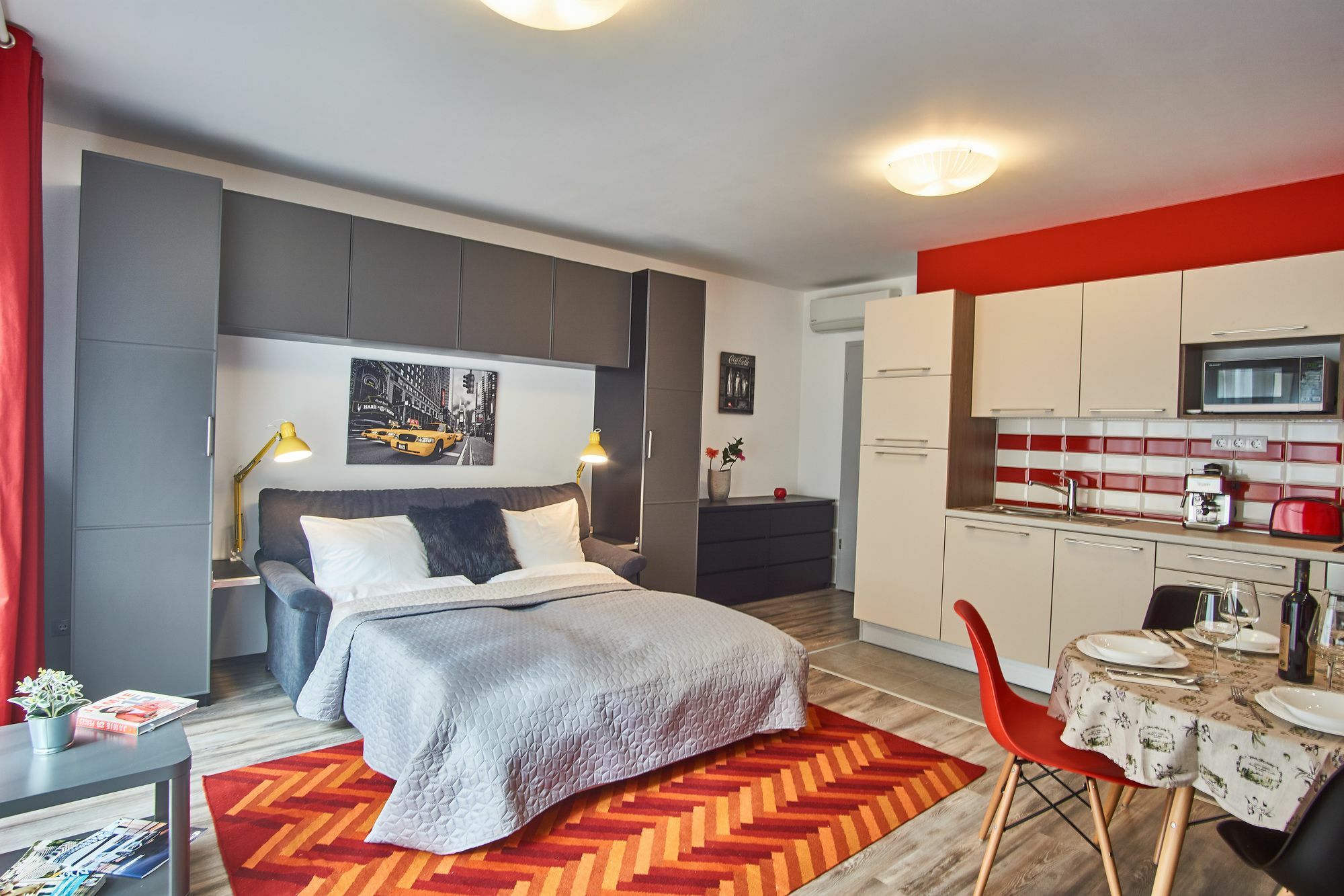 Apartment Broadway | *