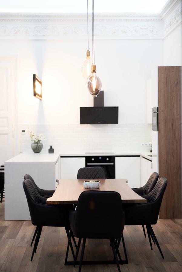 Luxury By Hi5 - Kalman Imre Budapest