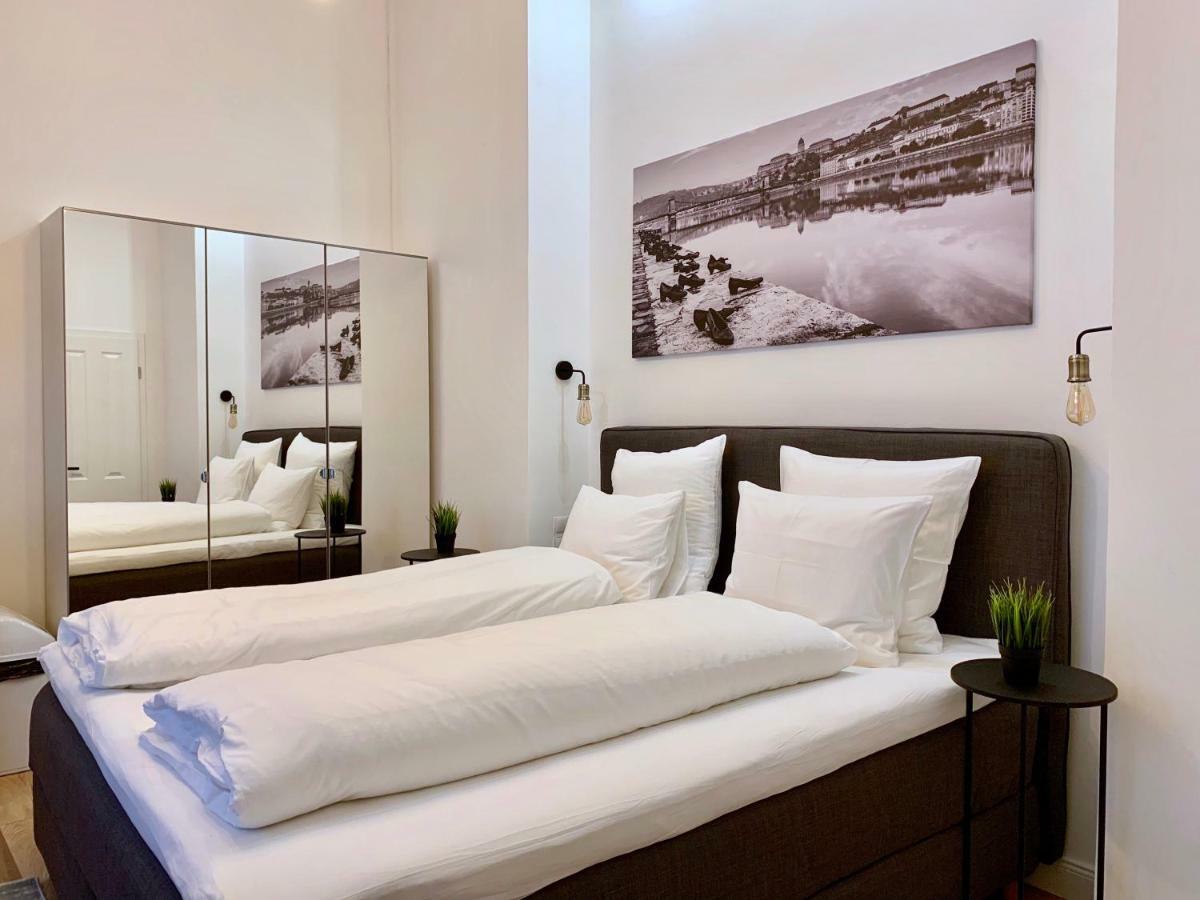 Luxury By Hi5 - Kalman Imre Budapest