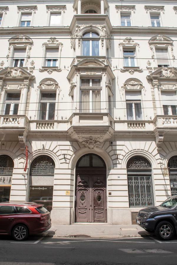 Luxury By Hi5 - Kalman Imre Budapest