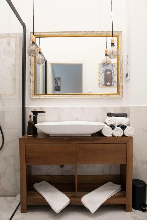 Luxury By Hi5 - Kalman Imre Budapest