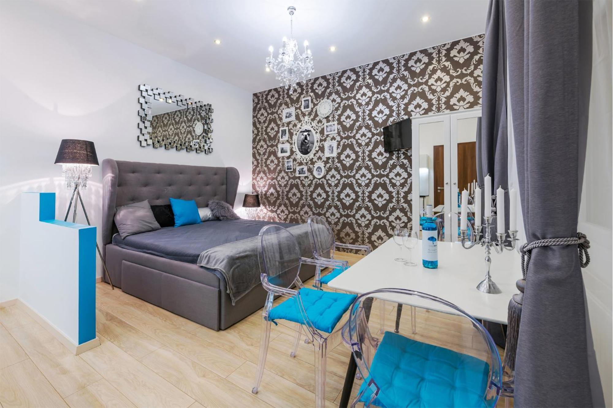 Parking, Ac, 2 Bedroom Design Flat In The Center *