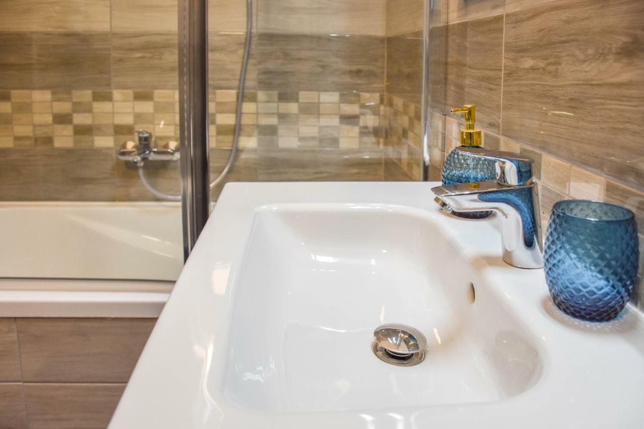 Blue Line Apartment