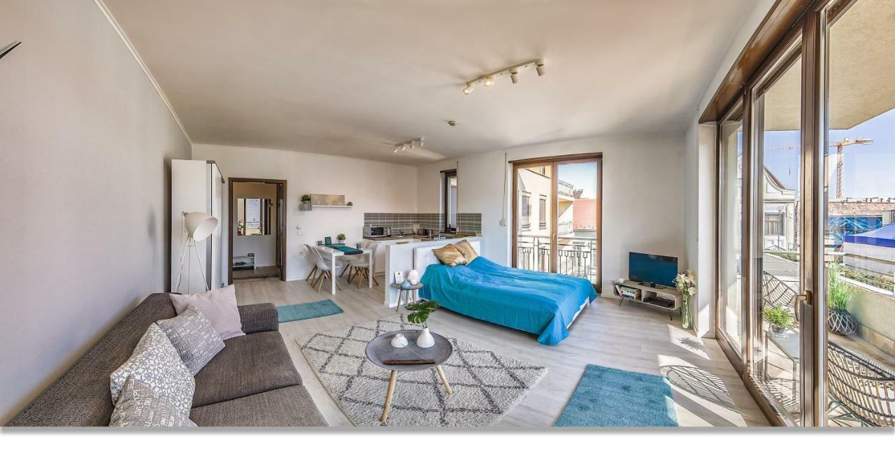 Sunny Deluxe Apt. & Terrace