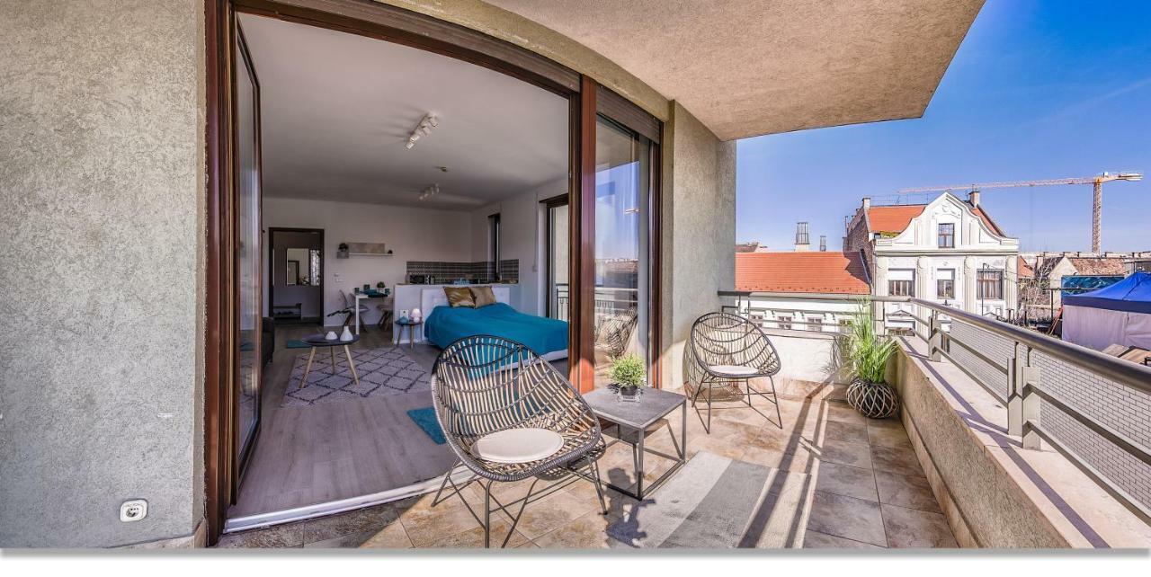 Sunny Deluxe Apt. & Terrace *