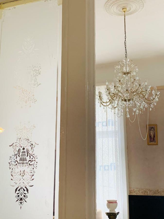 Royal Apartment *