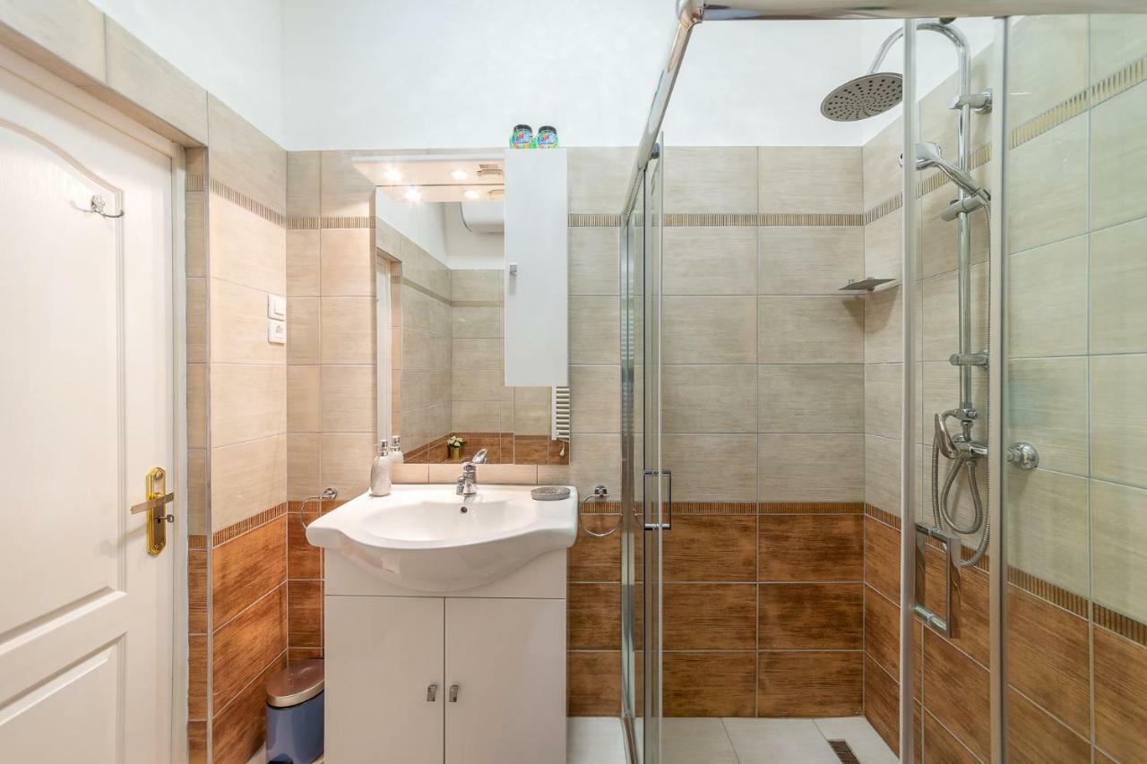Kiraly City Center Apartment *