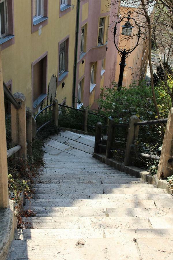 Budasmile At Buda Castle - Aircon & Free Parking Apartment *
