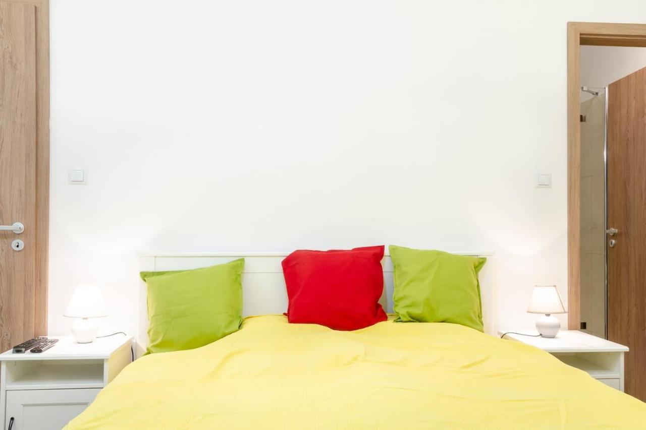 Apartment 3 En Bedroom Flat In The Main Centre For 6ppl, 3bdr,3bthr,ac *