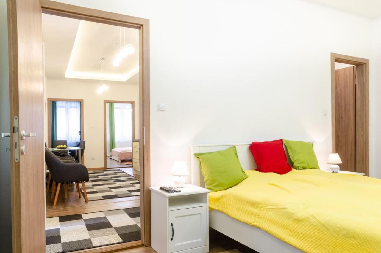 Apartment 3 En Bedroom Flat In The Main Centre For 6ppl, 3bdr,3bthr,ac