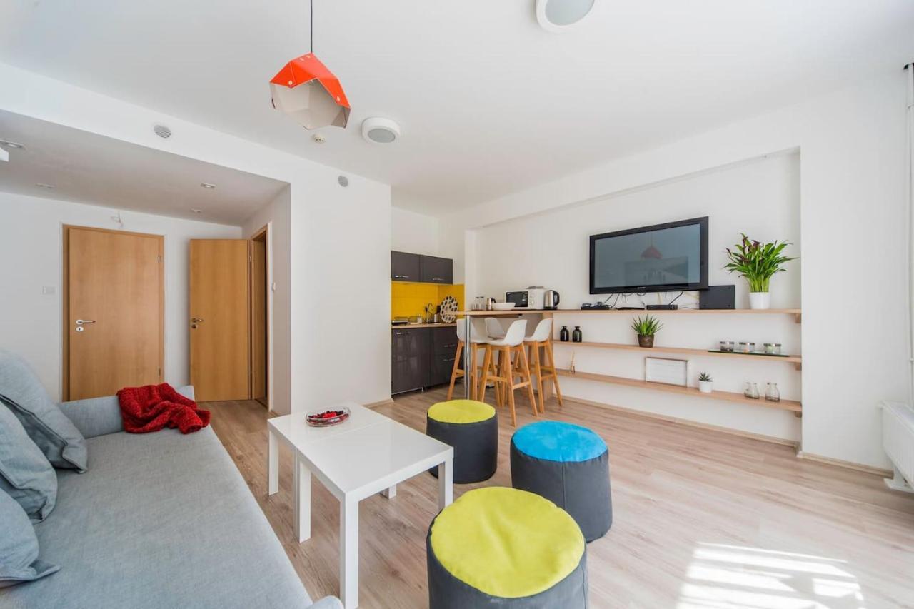 Modern Four Bedroom In Palace District Lägenhet
