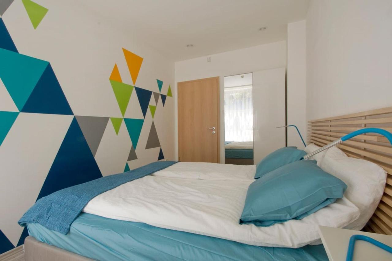 Modern Four Bedroom In Palace District Lägenhet