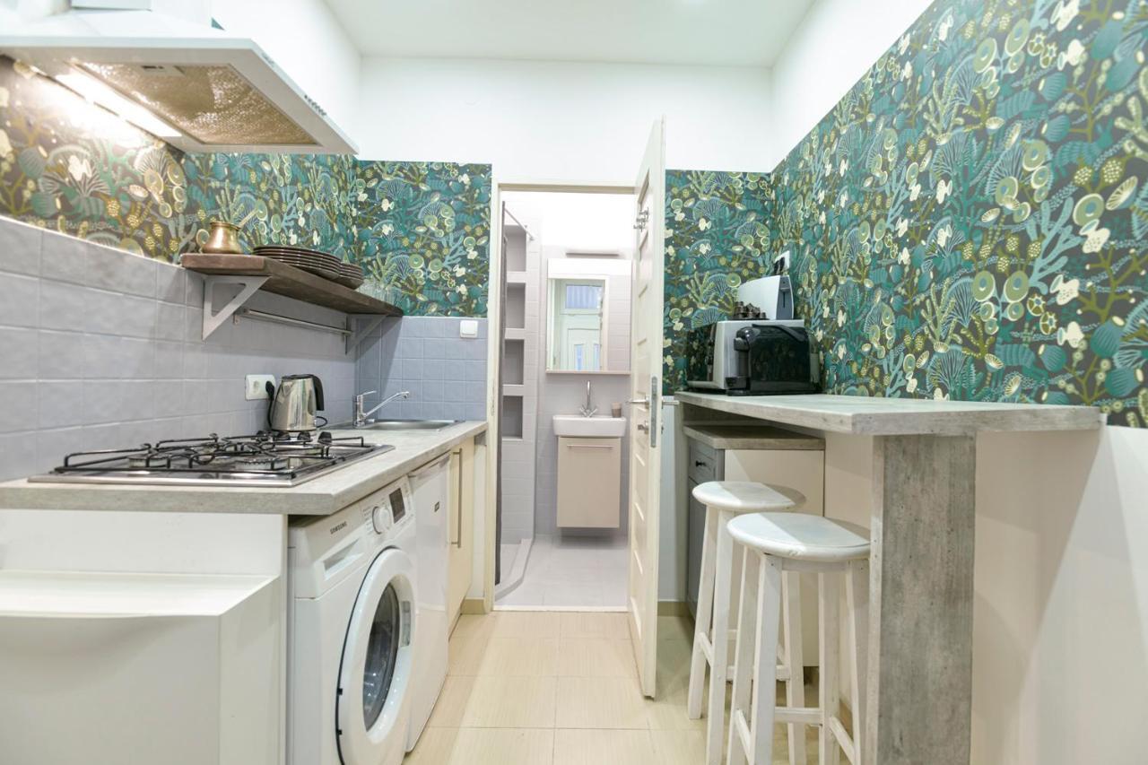 City Center Designer In Eclectic Building Apartment *