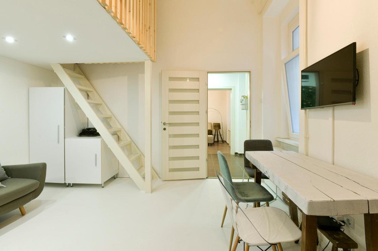 City Center Designer In Eclectic Building Apartment *