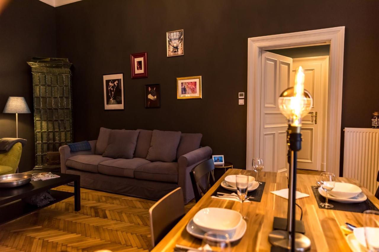 R38 - Artists Luxury Budapest