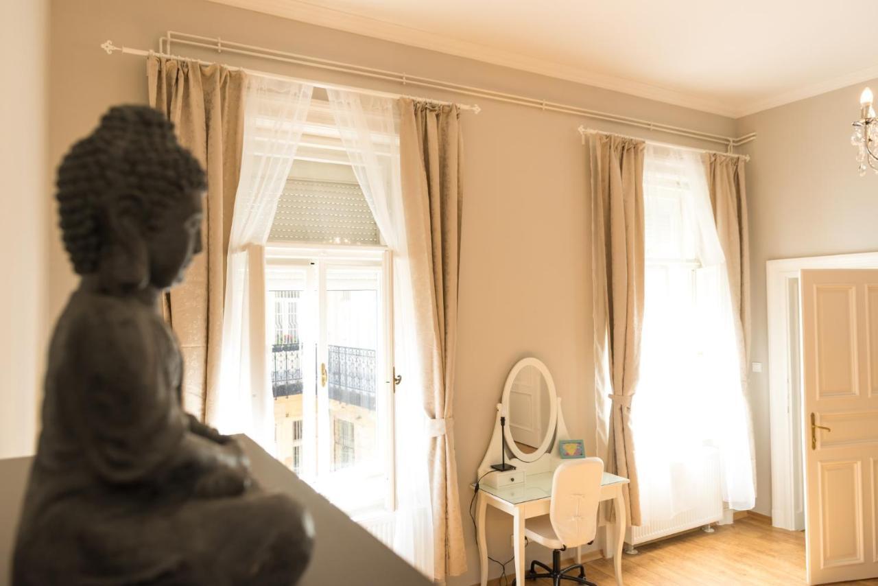 R38 - Artists Luxury Lejlighed Budapest