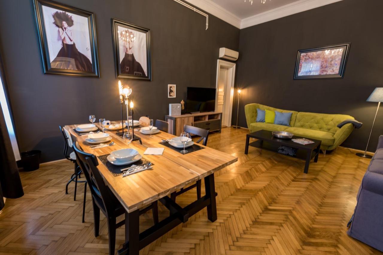 R38 - Artists Luxury * Budapest