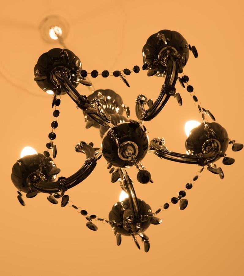 R38 - Artists Luxury