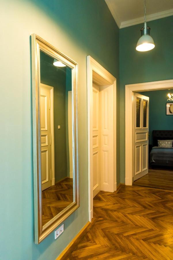 R38 - Artists Luxury Budapest