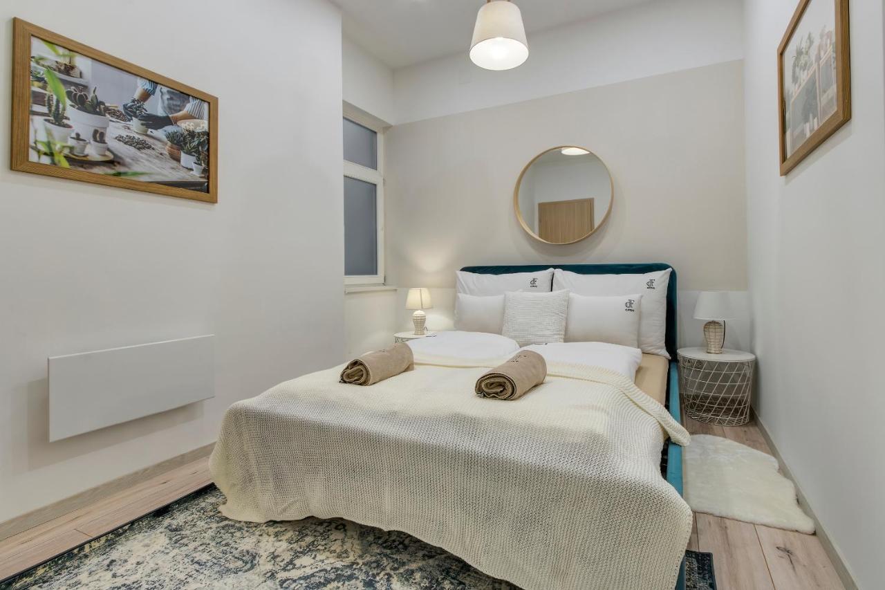 Rozsa Apartment