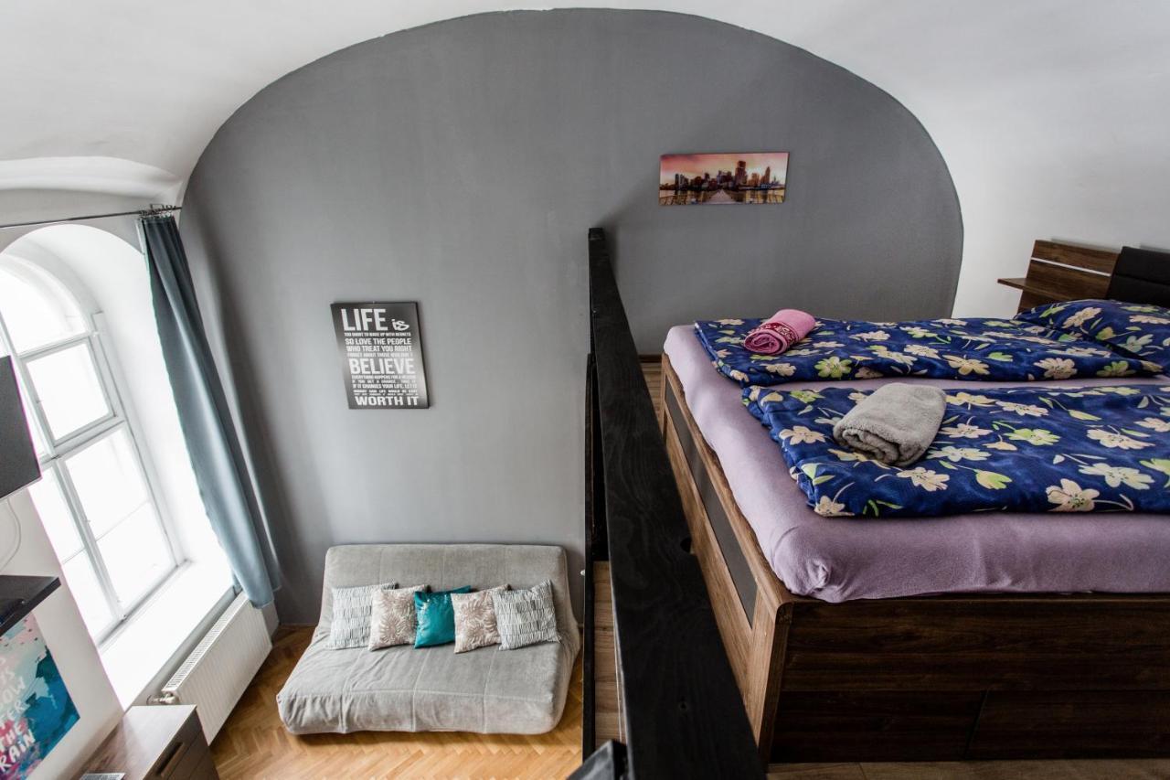 Mickey's Chain Bridge Apartment *