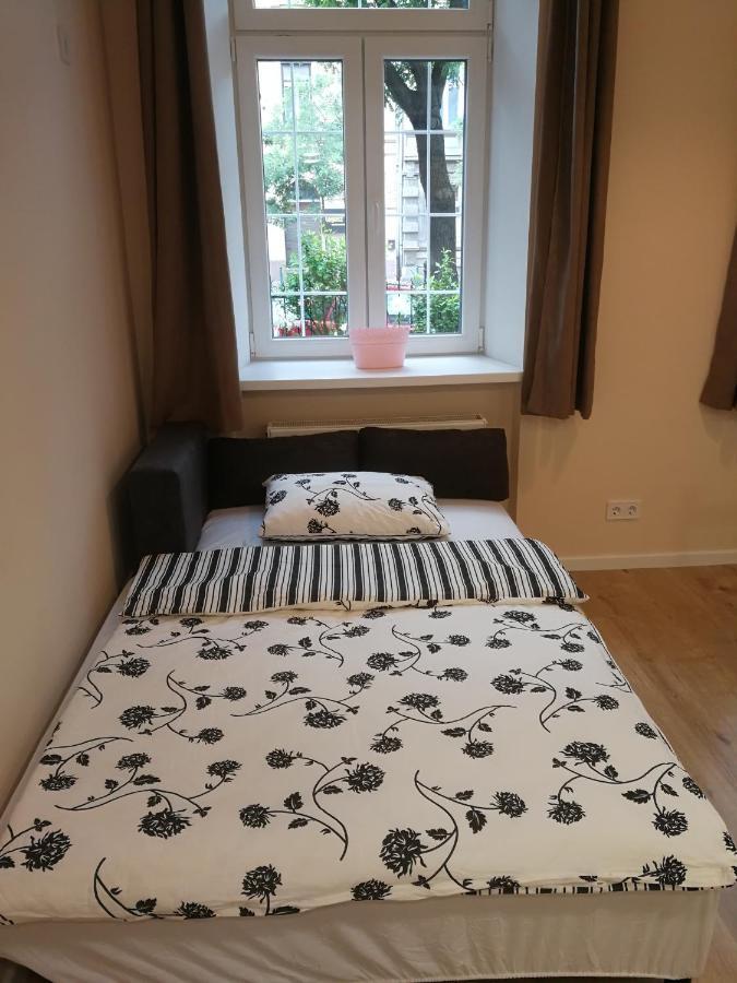 White Rose Apartment *