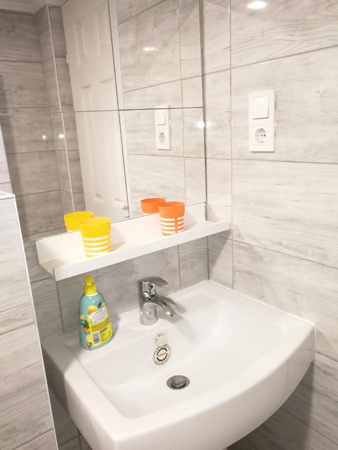 White Rose Apartment *