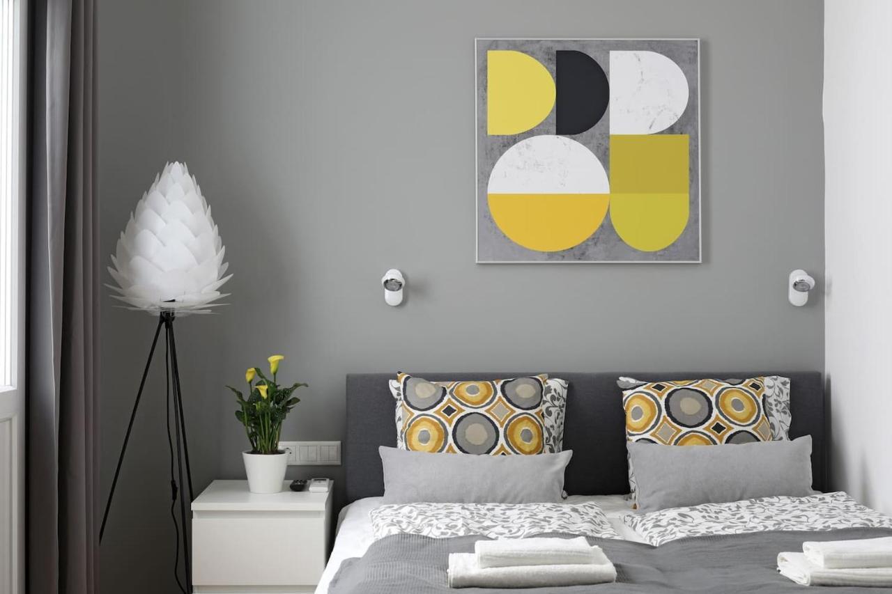 Apartamento Central Apartman 3 Bdr, 2 Bath+3a/c+free Parking+quite *