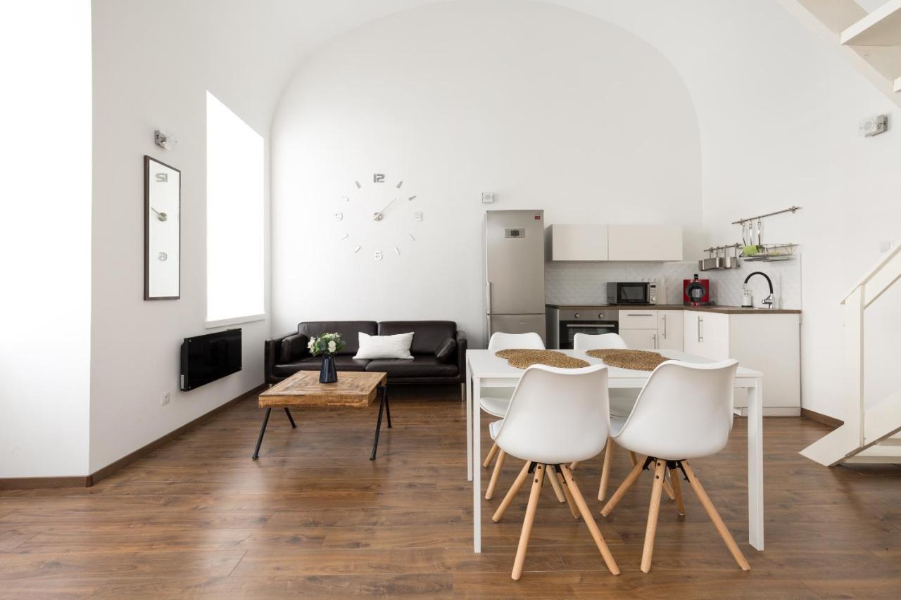 B17 Bajcsy Apartment *