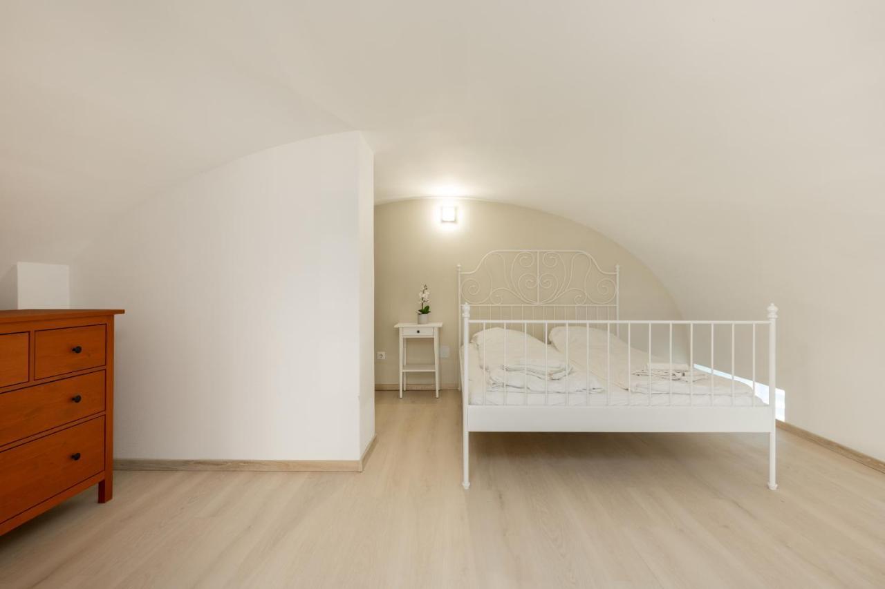 Apartment B17 Bajcsy