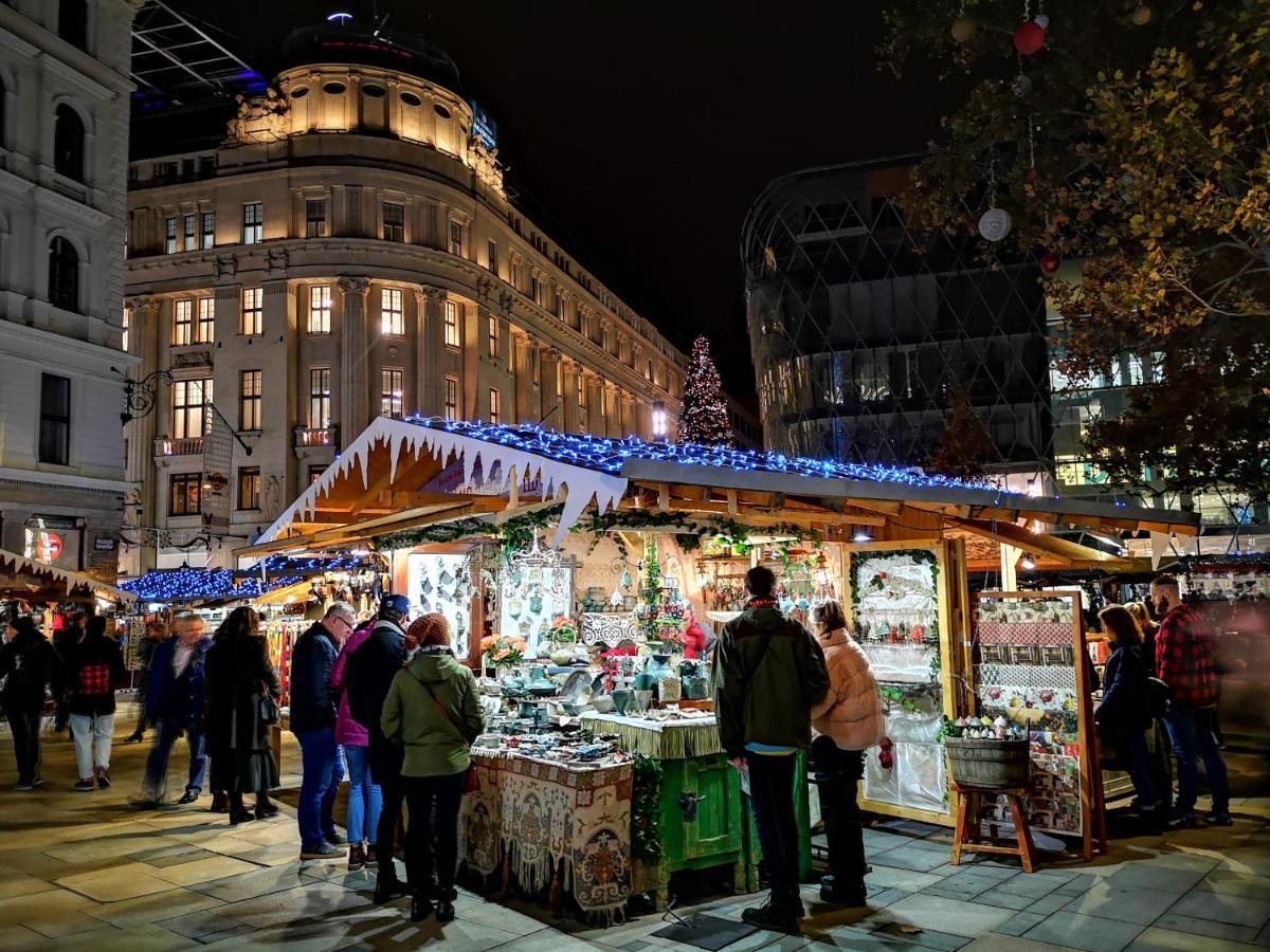 Lovely With A View On Vorosmarty Square * Budapest