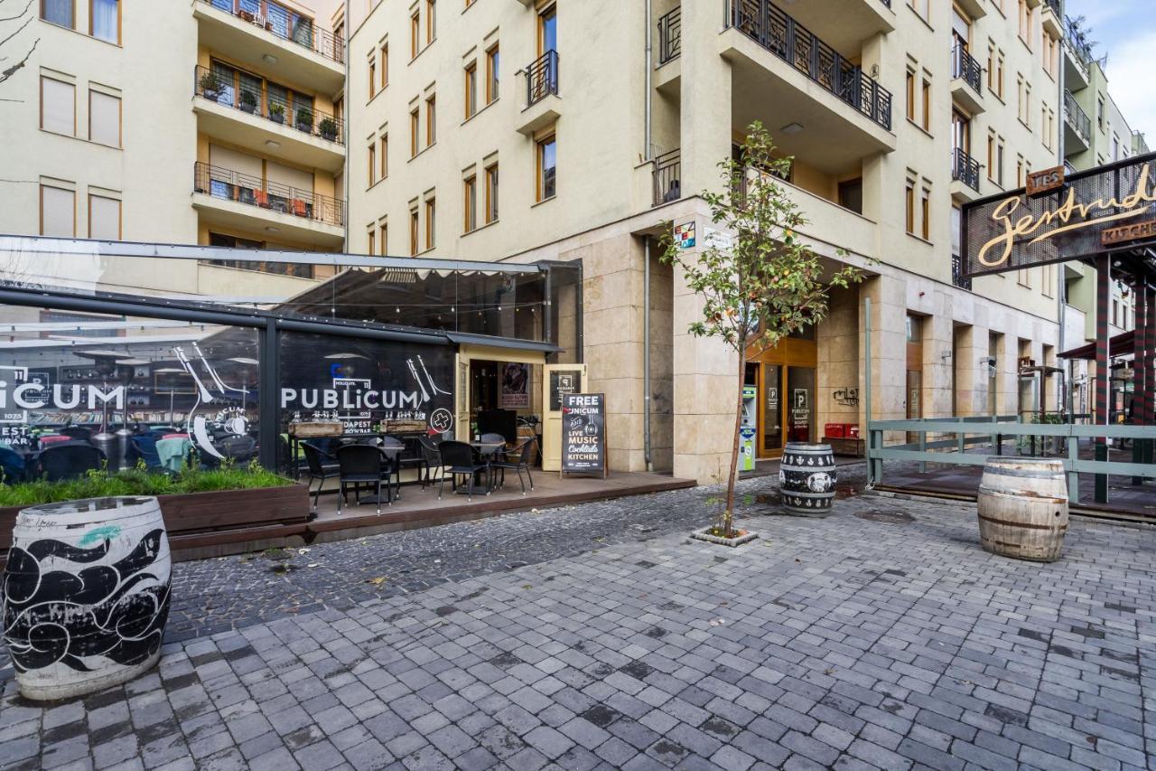 Bpr Timber Loft With Balcony Budapest