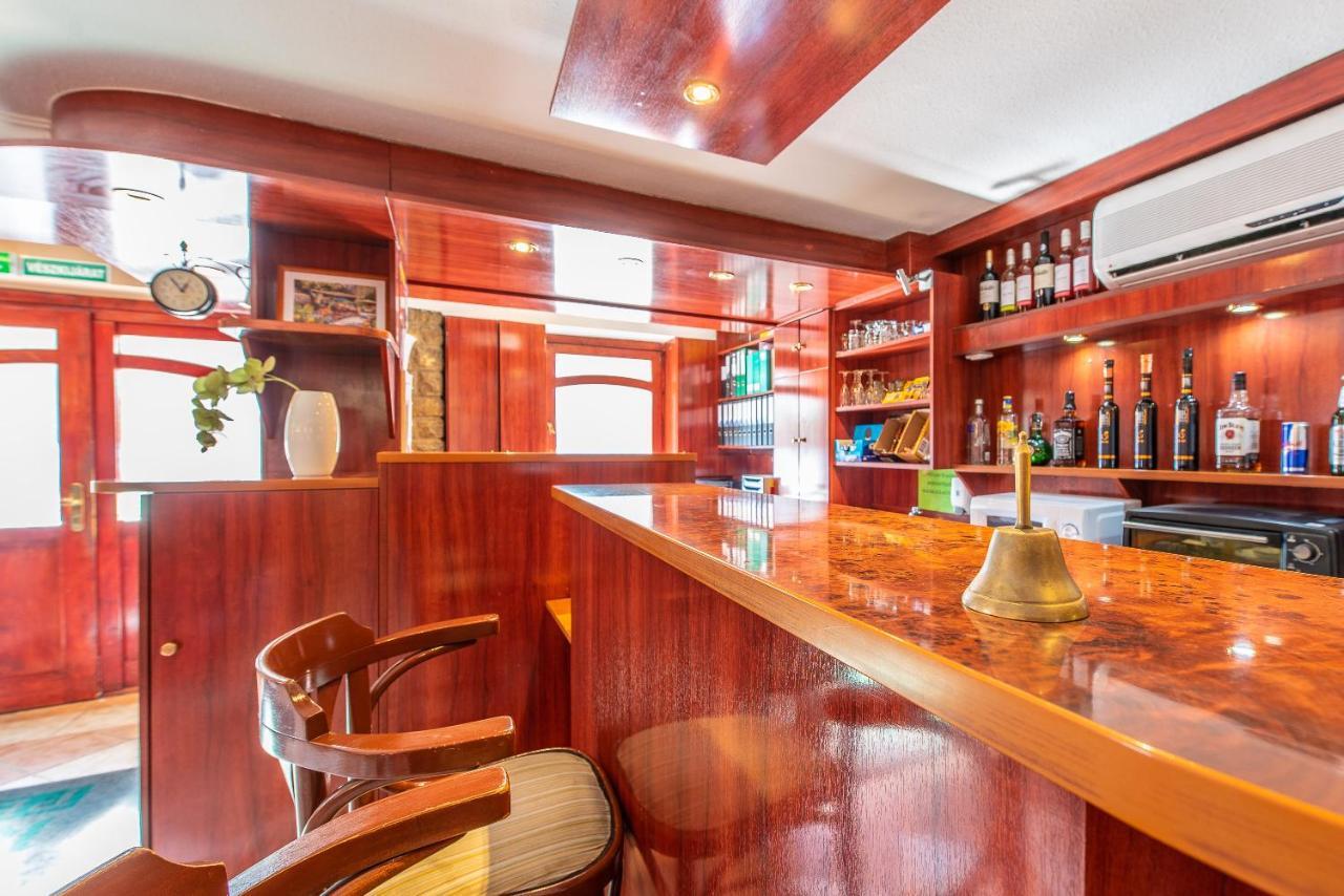 Korona Panzio Couette-café