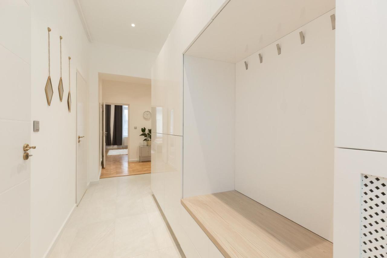 Space And Style In The Heart Of W 2br&2bt Budapest