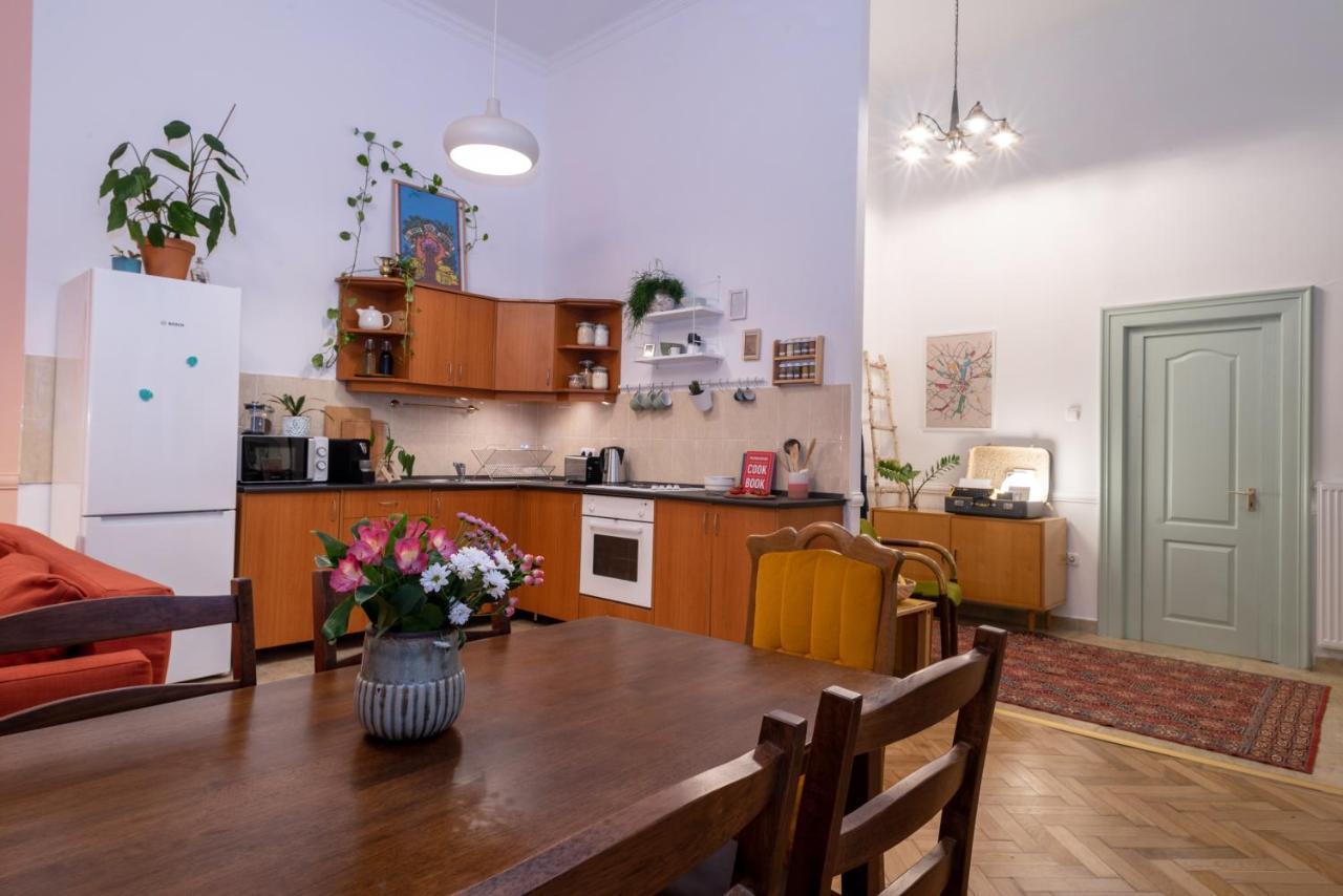 Cozy Boho Apartment, Super Central, Parliament, Netflix Budapest