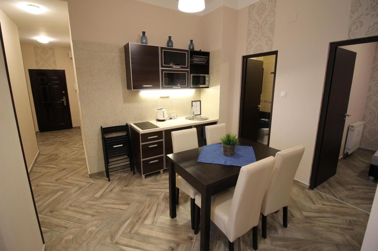 Apartment Fashion Street Boutique