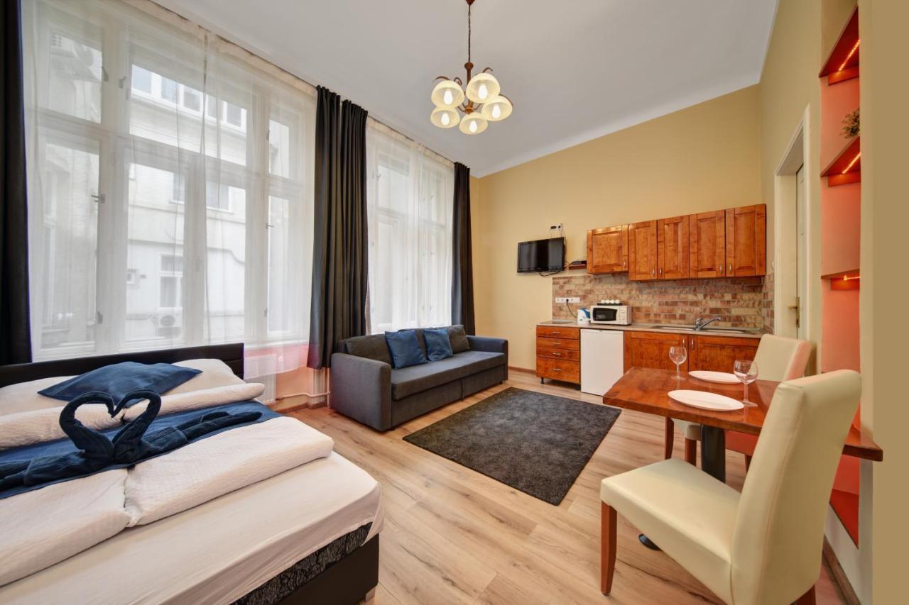 Fashion Street Boutique Apartment