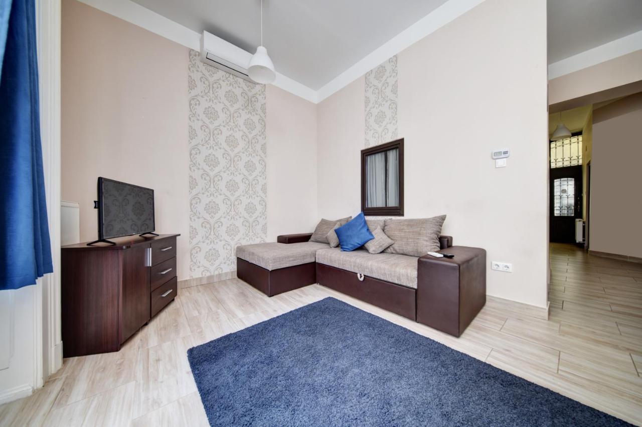 Fashion Street Boutique Apartment *
